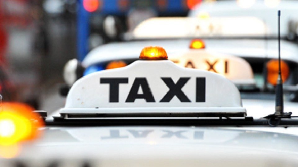 The Benefits of Travelling With a Maxi Taxi